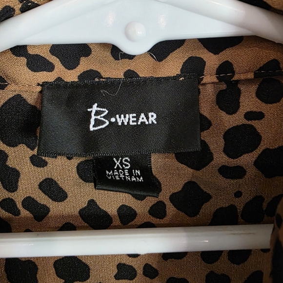 B Wear Cheetah Print Button Down Tunic Style Blouse Size XS - Picture 4 of 5
